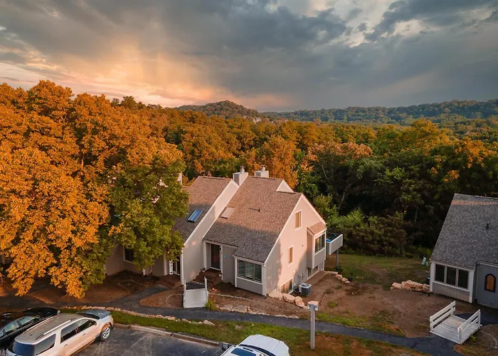 Summer Specials! Cozy King Beds, Pool Access, Galena Territory Amenities, Fireplace, Great Location In Galena Territory On Lake Galena