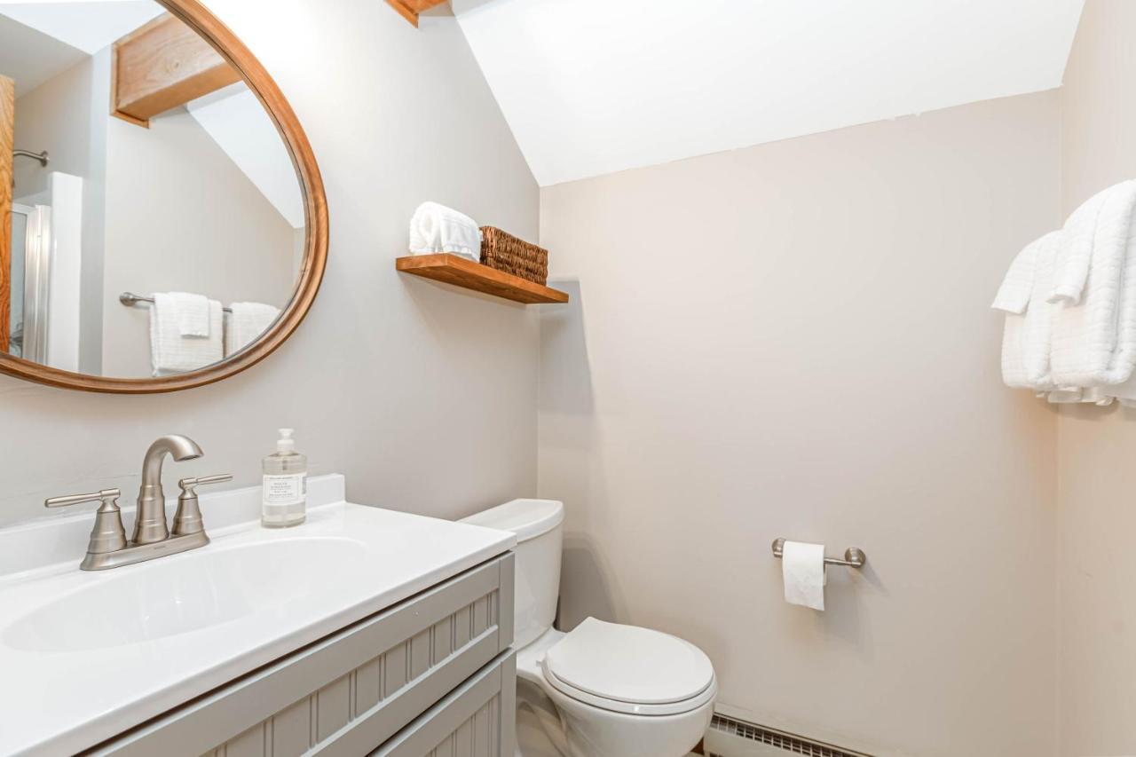 Territory Lakeside Retreat: King Beds & Pool Access * Galena