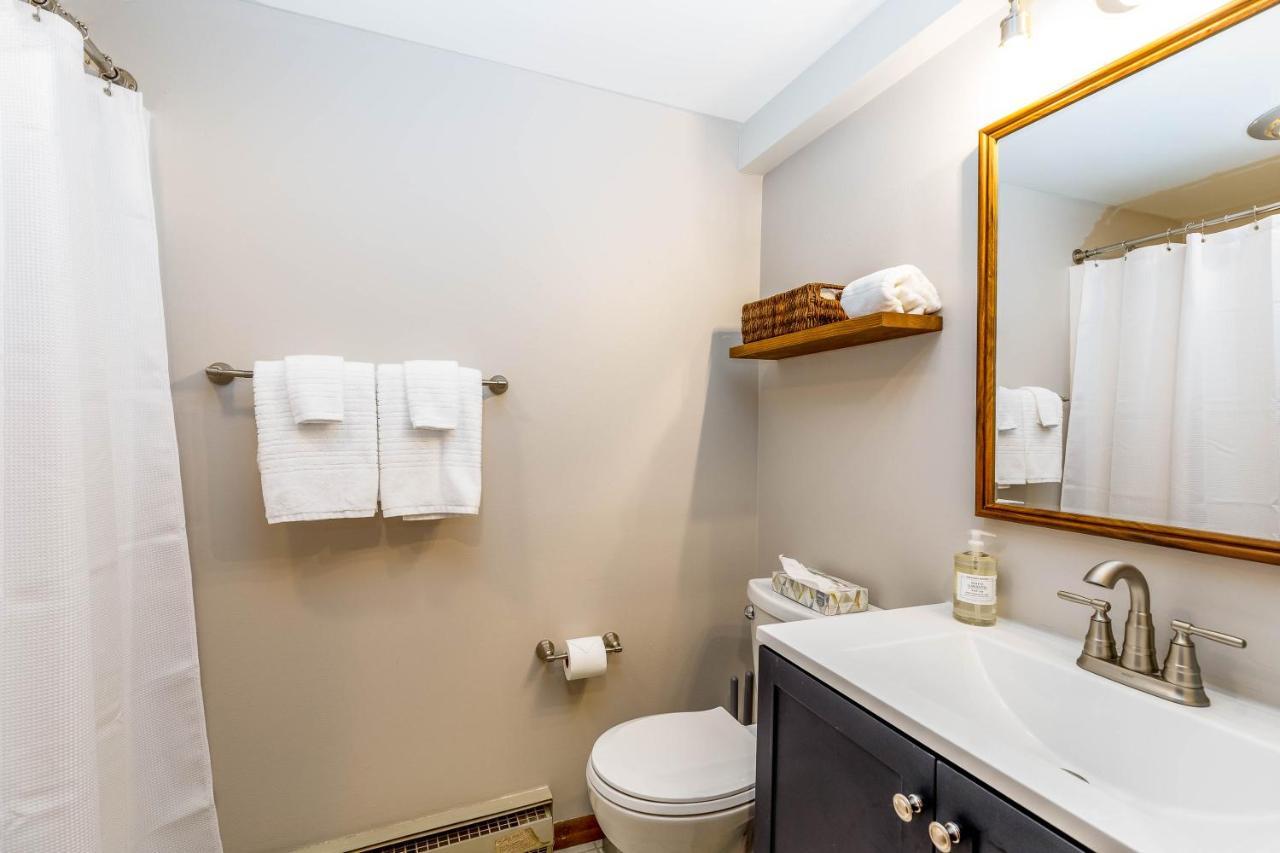 Territory Lakeside Retreat: King Beds & Pool Access