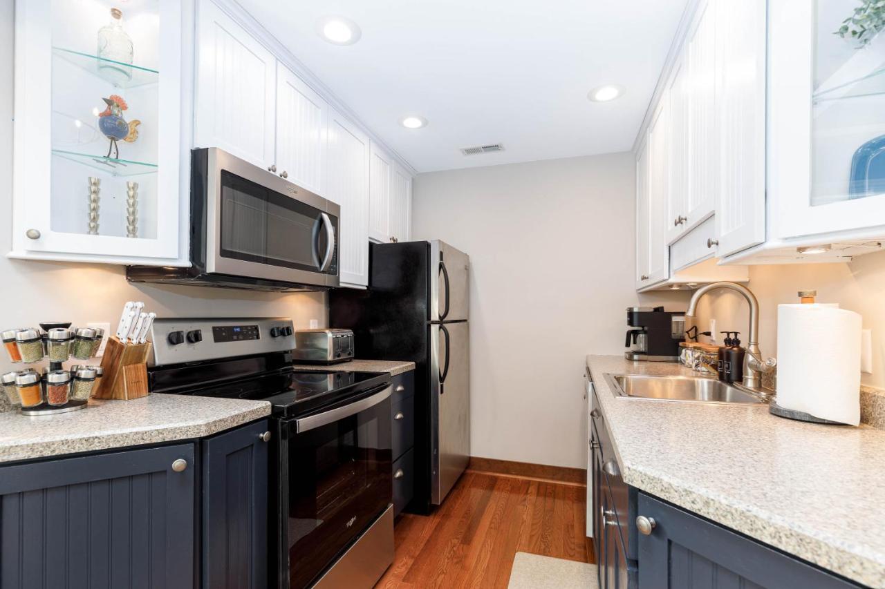 Territory Lakeside Retreat: King Beds & Pool Access Holiday home Galena