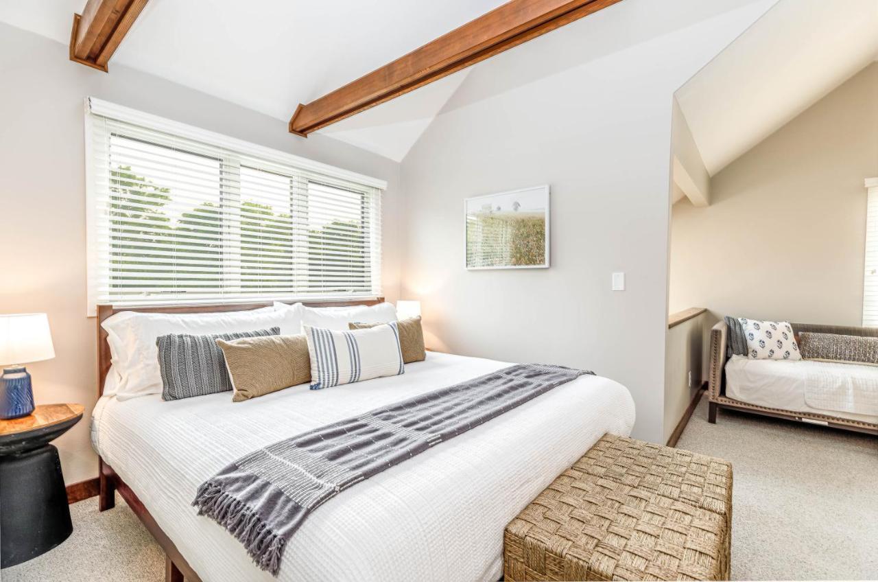 Territory Lakeside Retreat: King Beds & Pool Access Holiday home *