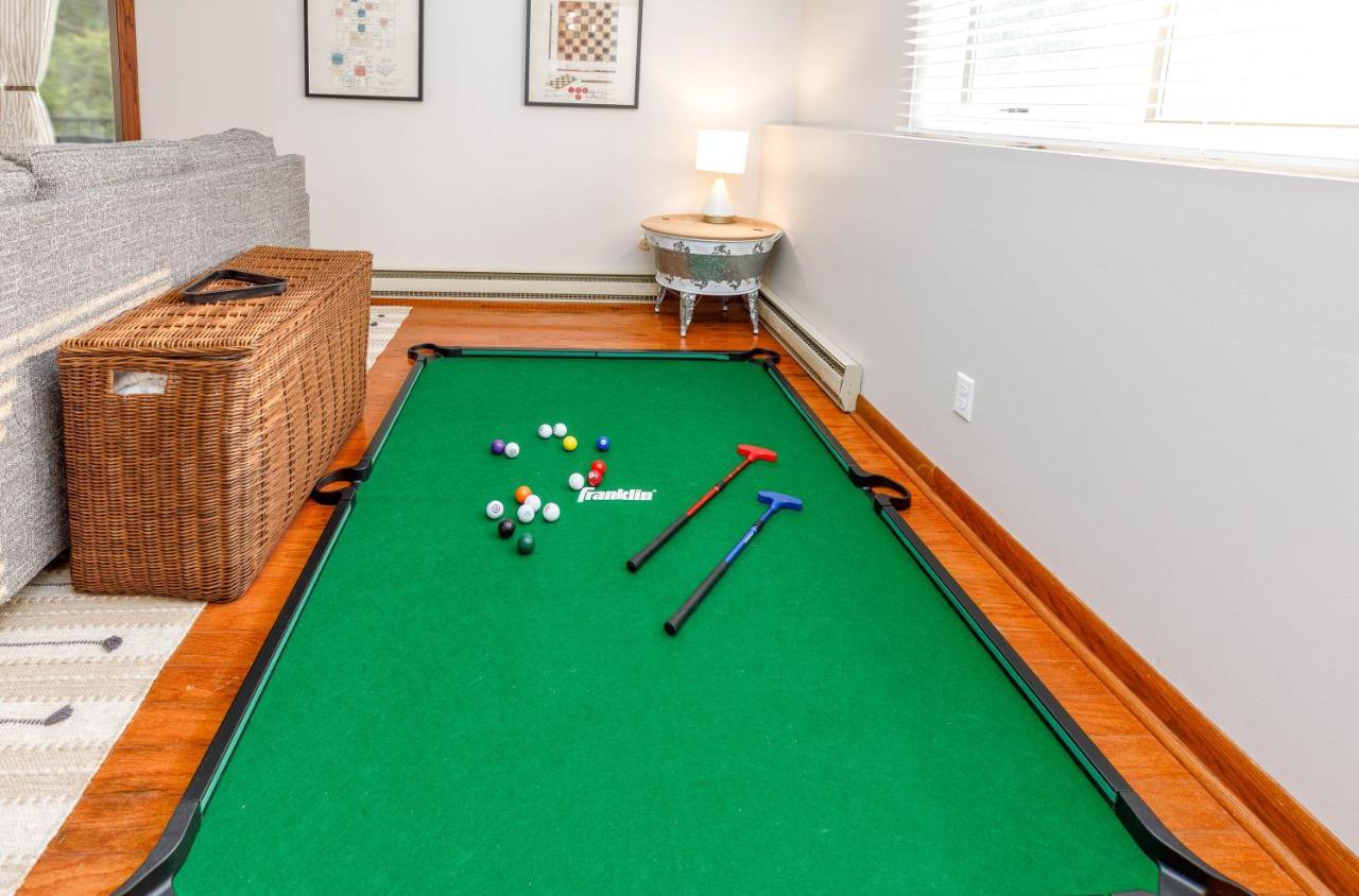 Territory Lakeside Retreat: King Beds & Pool Access *