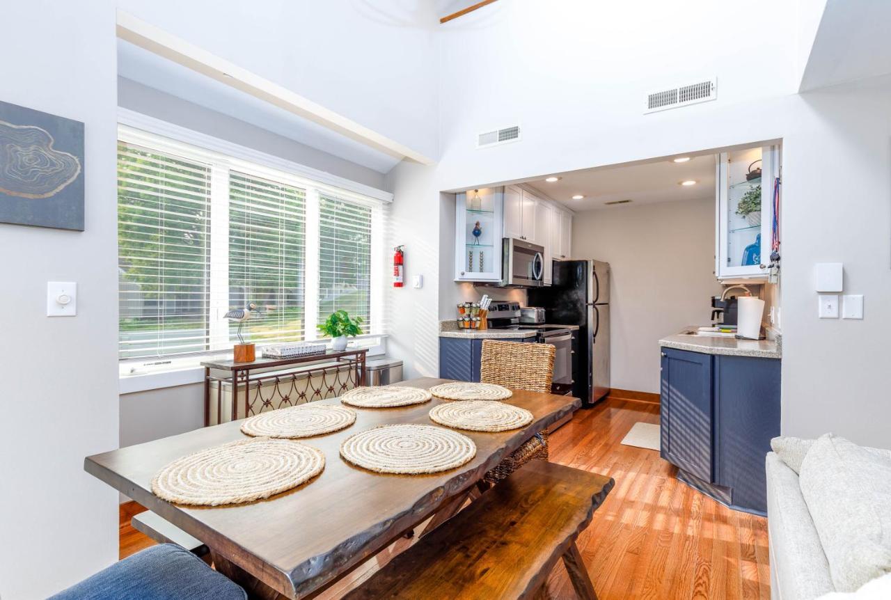 Territory Lakeside Retreat: King Beds & Pool Access