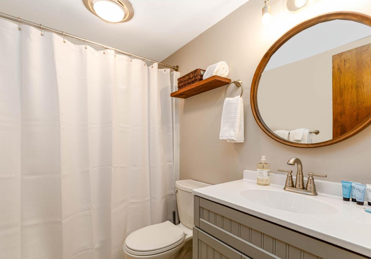 Territory Lakeside Retreat: King Beds & Pool Access