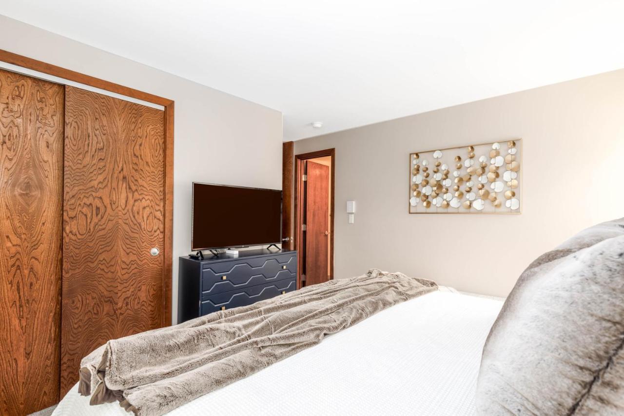 Territory Lakeside Retreat: King Beds & Pool Access * Galena