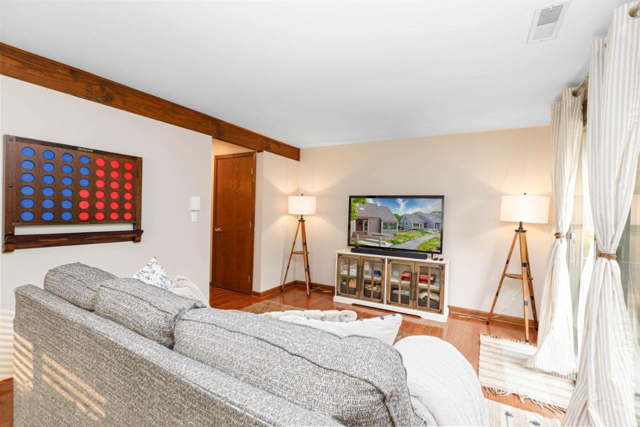 Territory Lakeside Retreat: King Beds & Pool Access * Galena
