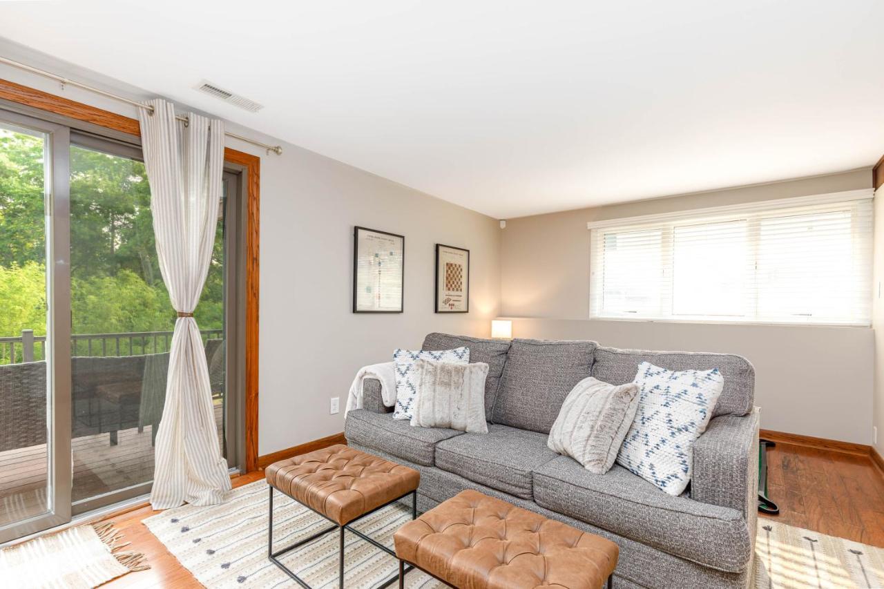 Territory Lakeside Retreat: King Beds & Pool Access Holiday home