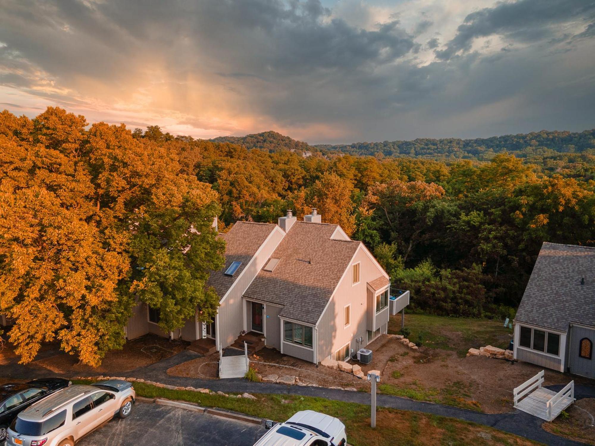 Holiday home Territory Lakeside Retreat: King Beds & Pool Access Galena